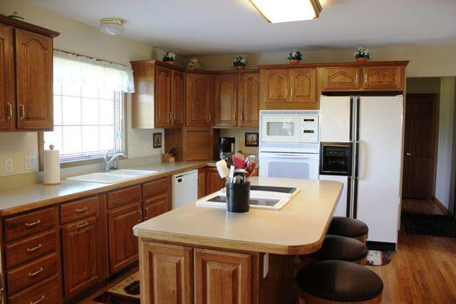 10789 Crabb Road Temperance, MI 48182 - Photo 7 of 20 20093645-6.JPG