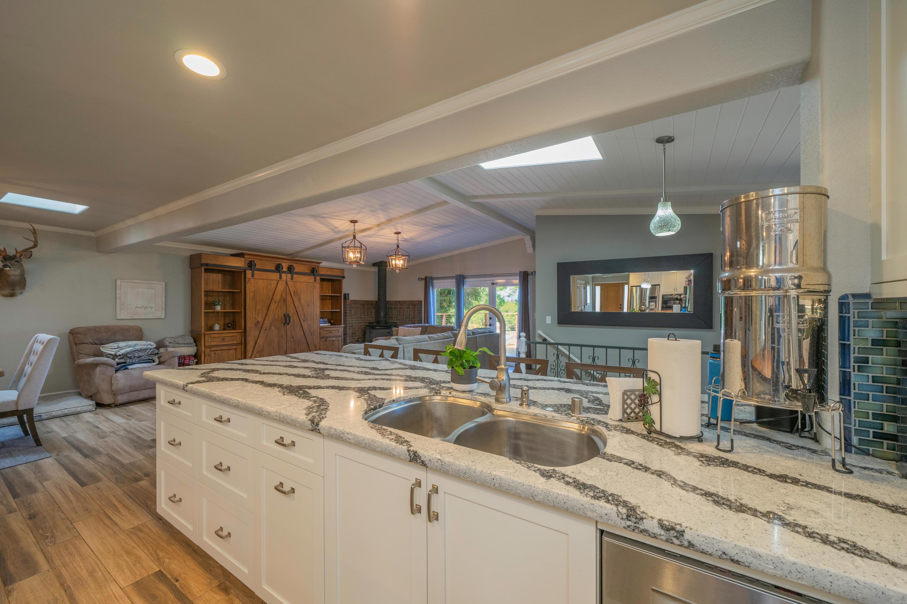 9211 Stillwater Road Redding, CA 96002 - Photo 4 of 44 DSC08116