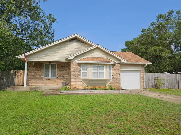 $2,000 | 2219 Calle De Cantabria, Navarre, FL 32566
