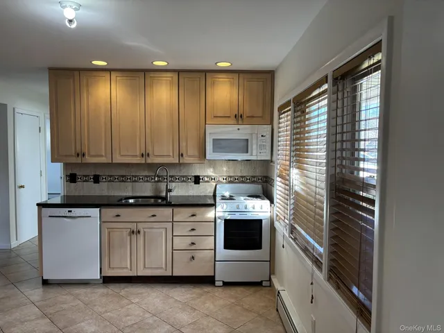 $4,800 | 26 Polo Lane, Westbury, NY 11590