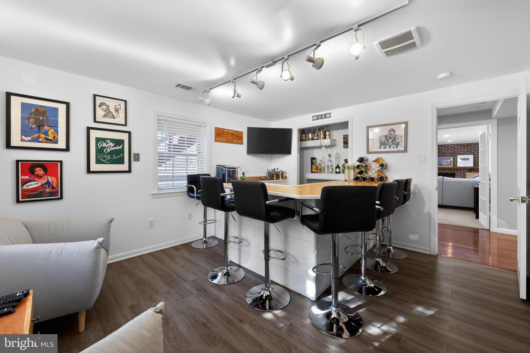 123 Pearl Croft Road Cherry Hill, NJ 08034 - Photo 13 of 41 Chic bar area with modern flair.