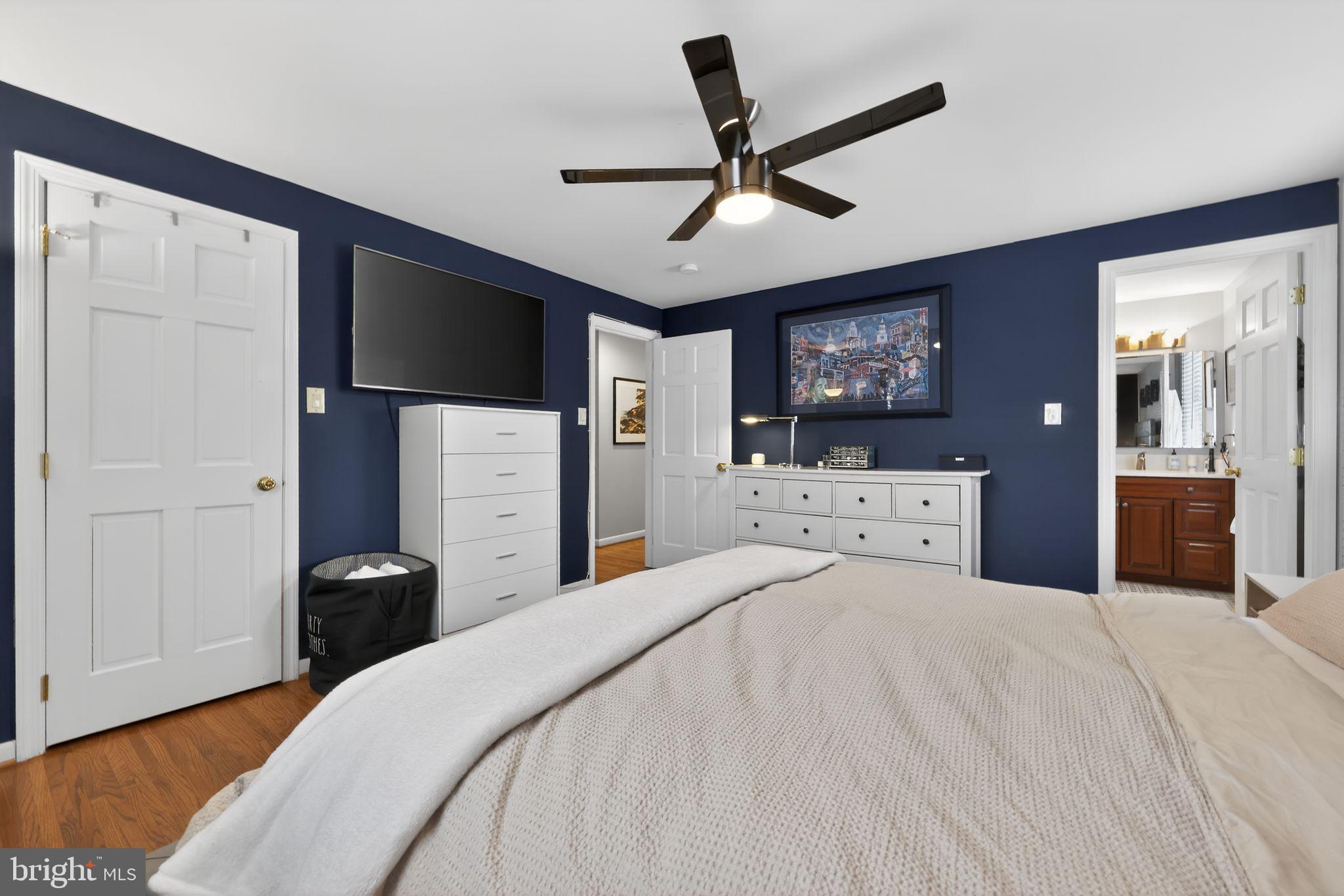 123 Pearl Croft Road Cherry Hill, NJ 08034 - Photo 15 of 41 Modern bedroom with stylish decor and light.