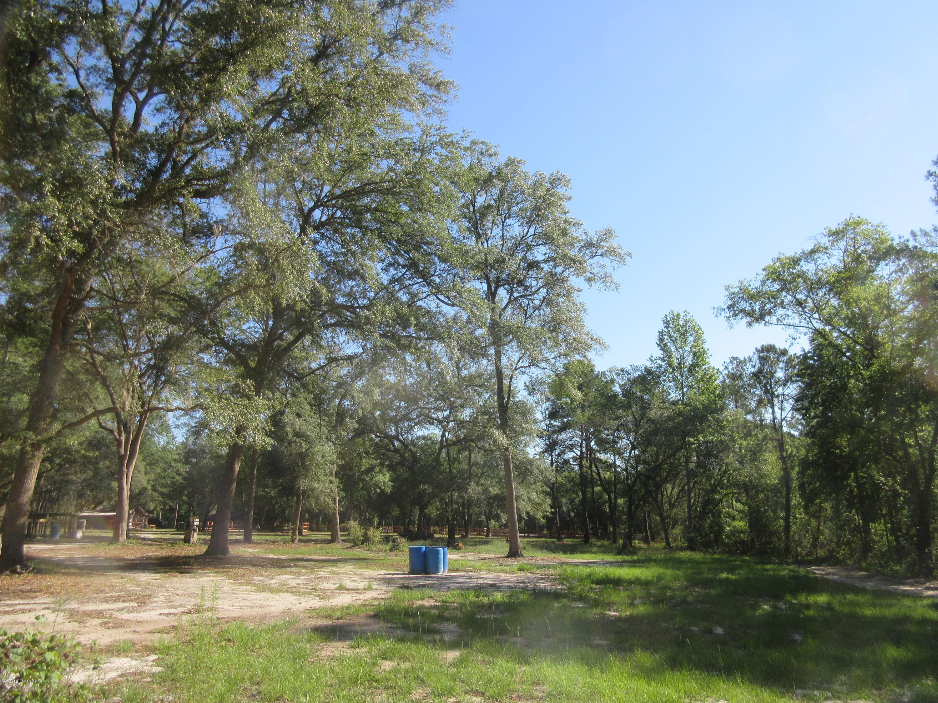 5824 Jones Creek Road Keystone Heights, FL 32656 - Photo 16 of 19 a view of a fountain in middle of the park