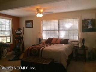 5824 Jones Creek Road Keystone Heights, FL 32656 - Photo 6 of 19 a bedroom with a bed and a table in it