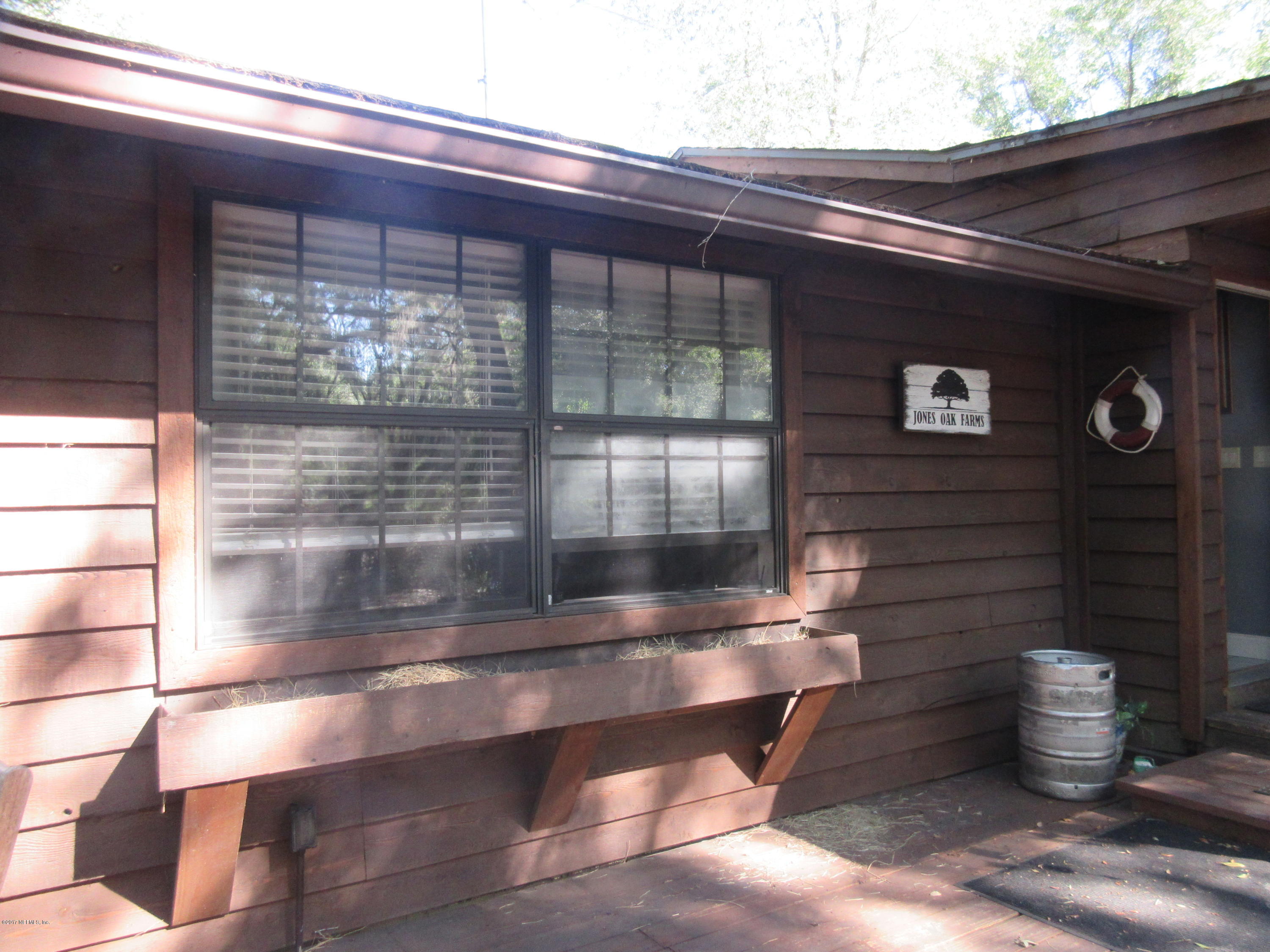 5824 Jones Creek Road Keystone Heights, FL 32656 - Photo 10 of 19 a room with table