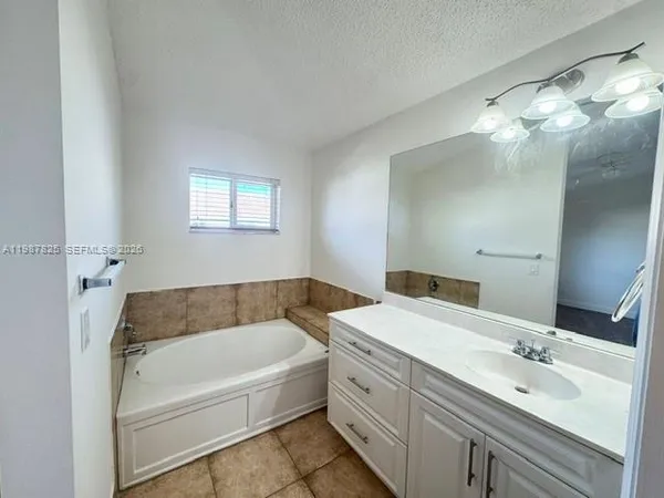 $2,950 | 833 Northwest 208th Terrace, Unit 833, Pembroke Pines, FL 33029