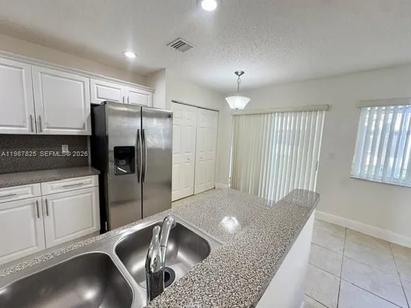 $2,950 | 833 Northwest 208th Terrace, Unit 833, Pembroke Pines, FL 33029
