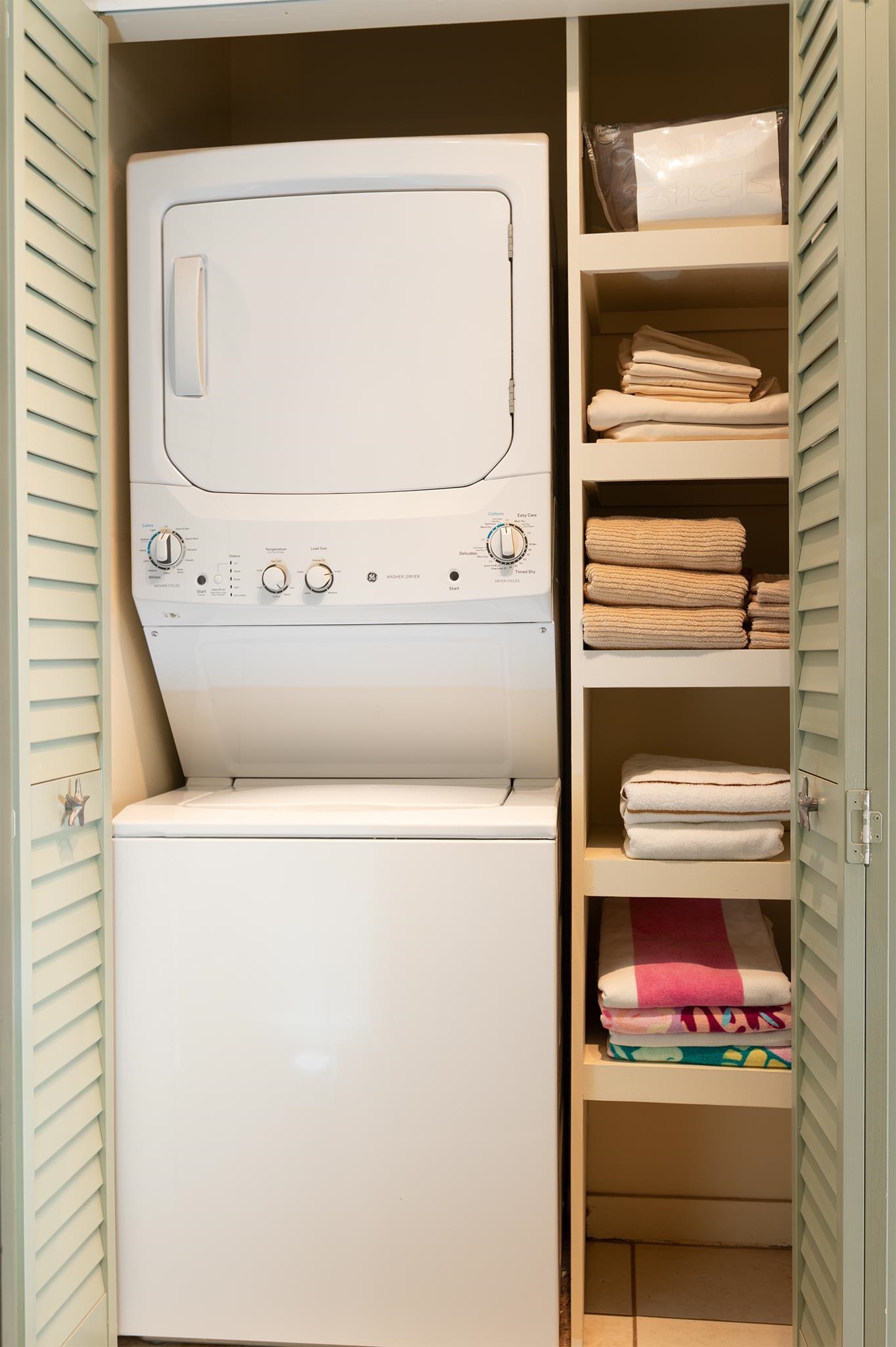 800 South Kihei Road, Unit 302 Kihei, HI 96753 - Photo 25 of 50 a utility room with dryer and washer
