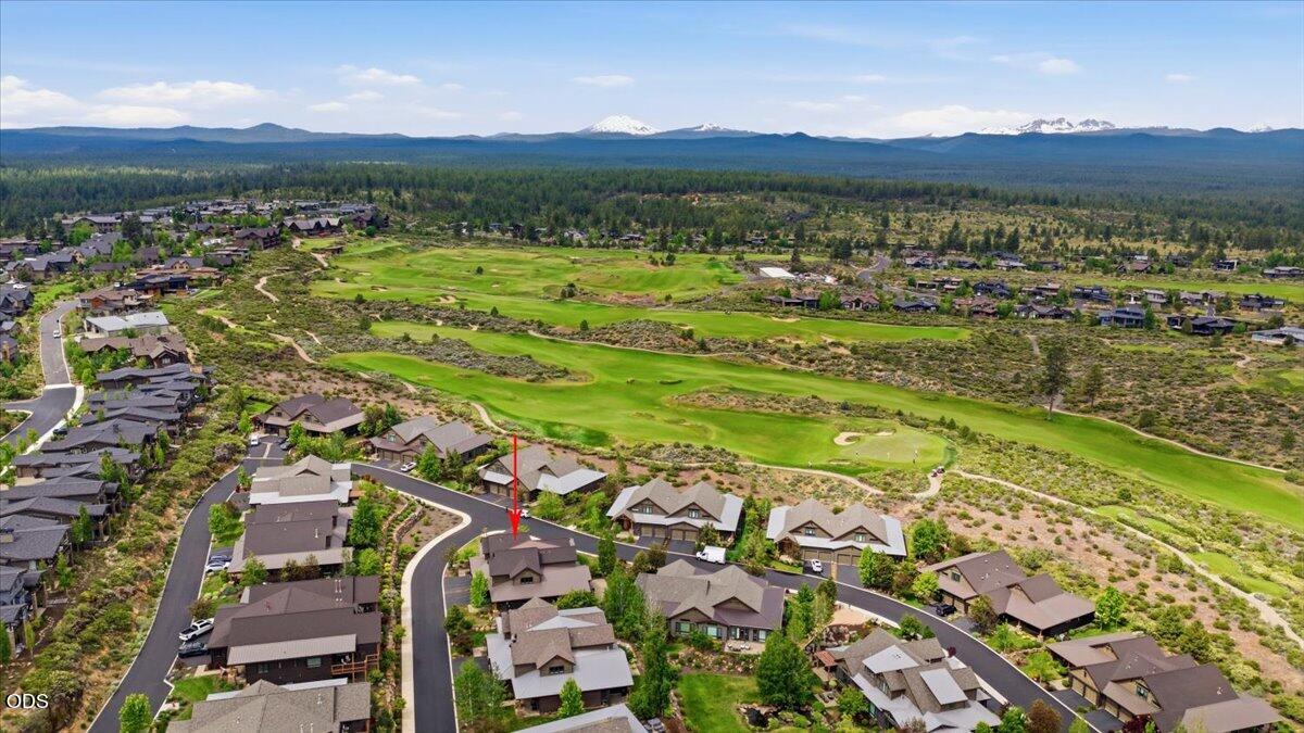 61333 Kindle Rock Loop Bend, OR 97702 - Photo 4 of 53 a view of a city with mountains in the background