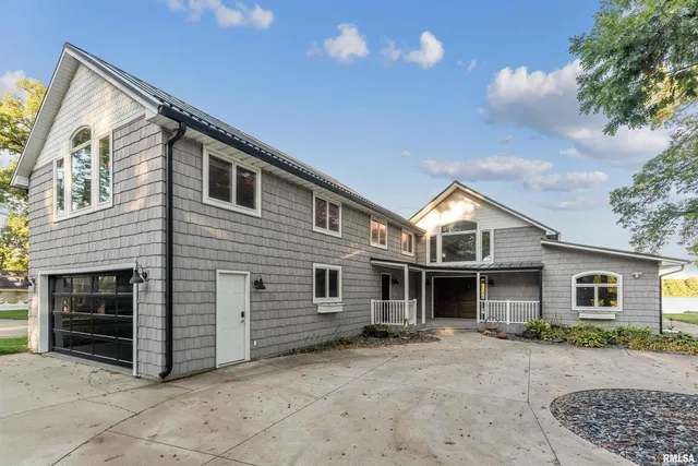 $500,000 | 21604 River Road North, Cordova, IL 61242