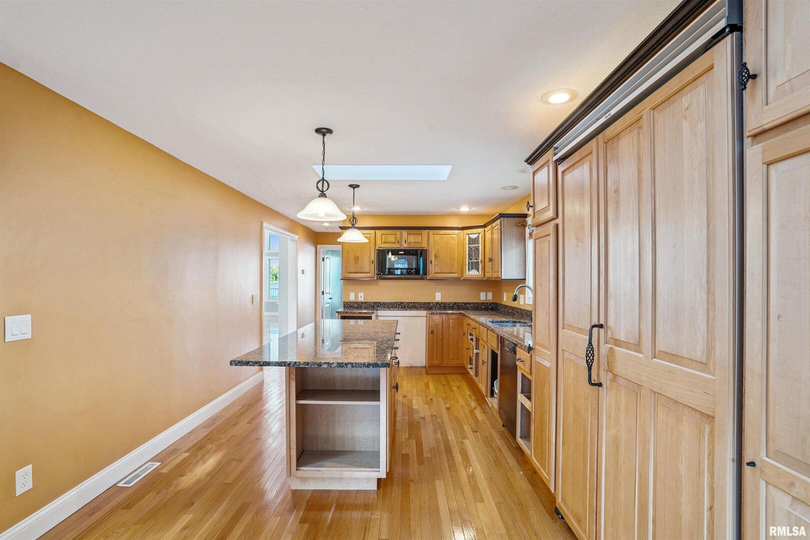 21604 River Road North Cordova, IL 61242 - Photo 11 of 39