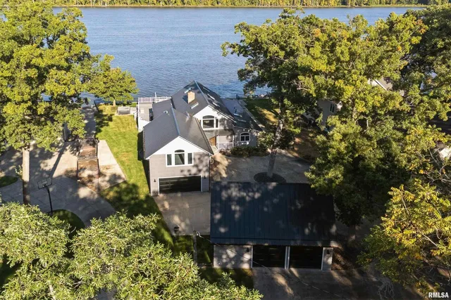 $500,000 | 21604 River Road North, Cordova, IL 61242