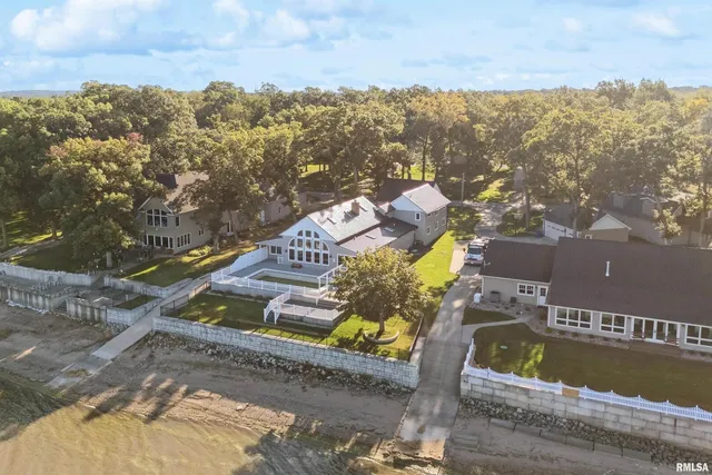 $500,000 | 21604 River Road North, Cordova, IL 61242