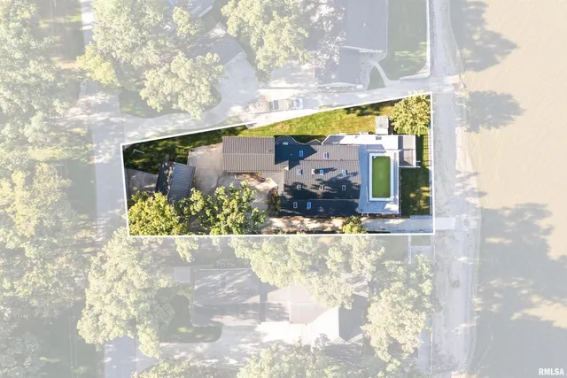 $500,000 | 21604 River Road North, Cordova, IL 61242