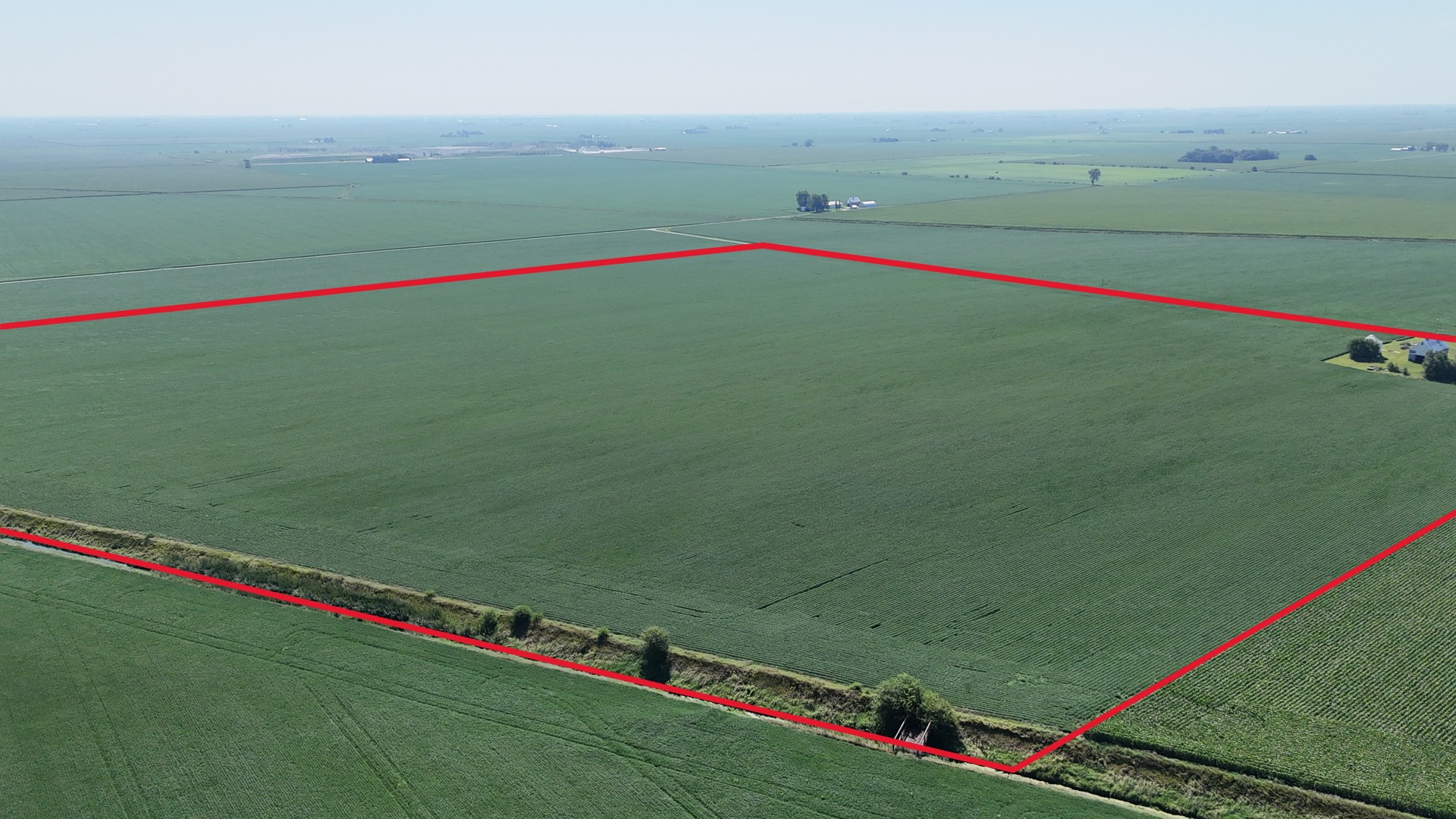 50 East 2800 North Road Clifton, IL 60927 - Photo 4 of 8 a view of an outdoor space and tv