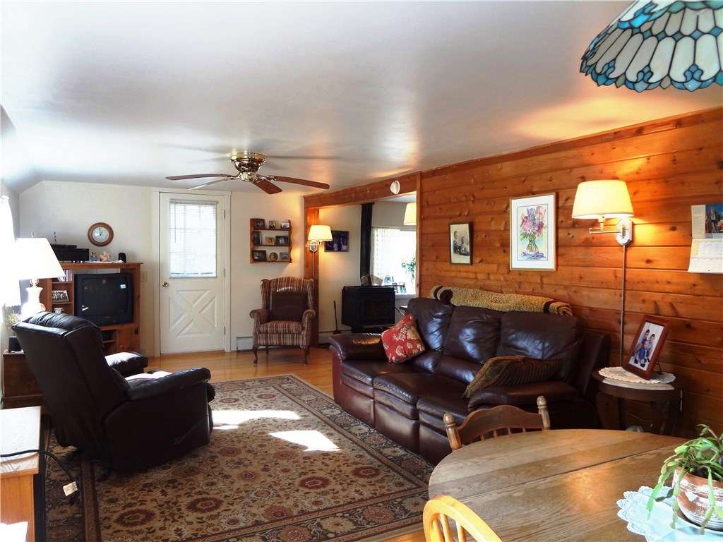 33 Baron Road Barrington, RI 02806 - Photo 5 of 9