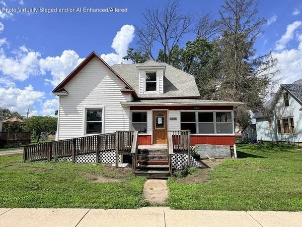 $59,900 | 302 East Main Street, Medaryville, IN 47957