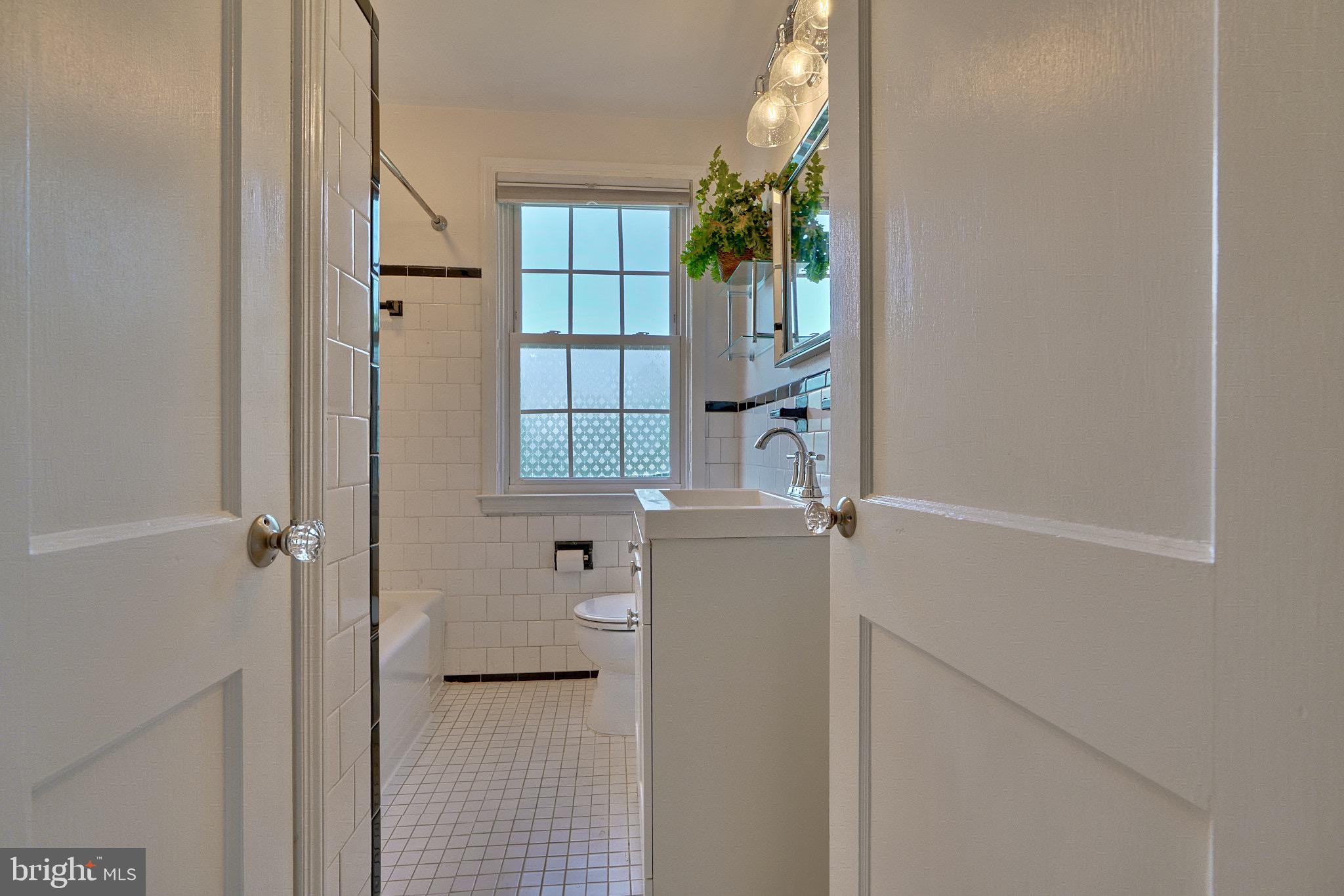 219 Stanmore Road Baltimore, MD 21212 - Photo 35 of 50 FULL BATHROOM
UPPER LEVEL