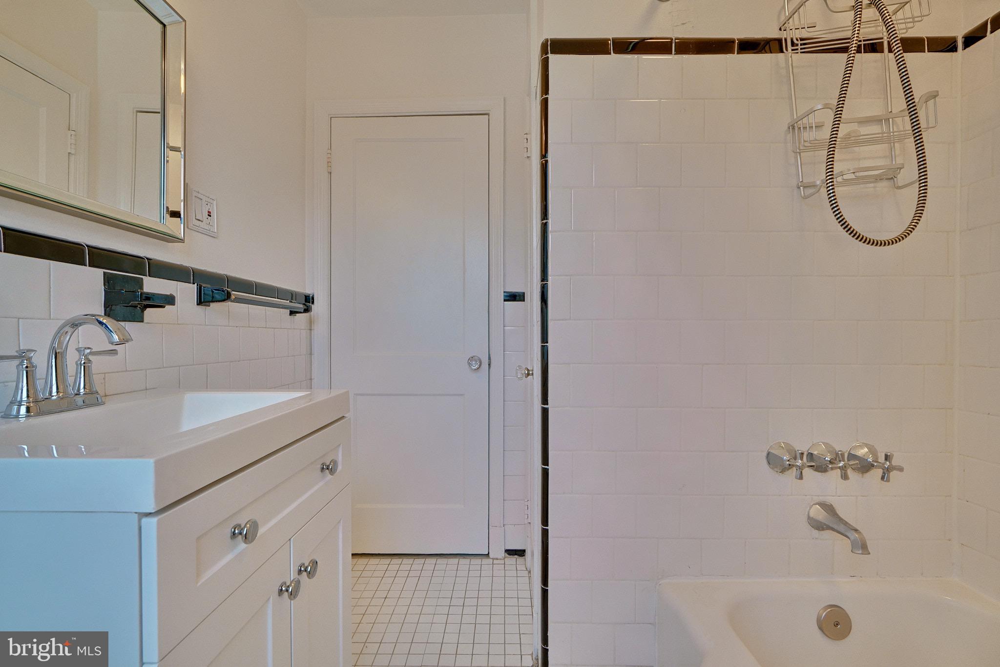 219 Stanmore Road Baltimore, MD 21212 - Photo 36 of 50 FULL BATHROOM
UPPER LEVEL
