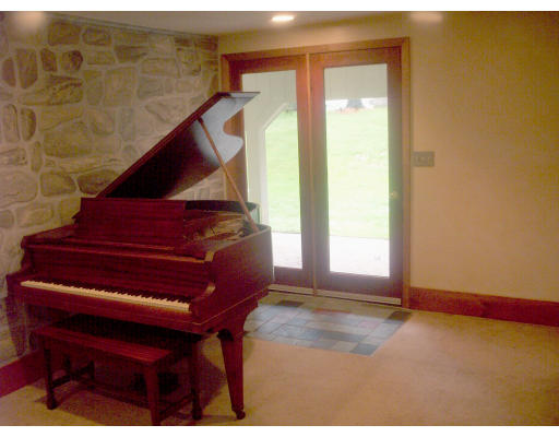 95 Old Southbridge Road Dudley, MA 01571 - Photo 3 of 30 Gallery Image 3