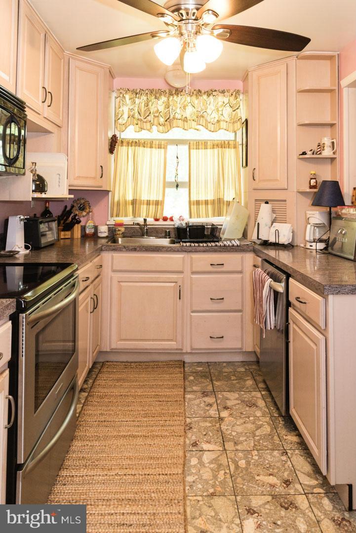 9131 Field Road Pikesville, MD 21208 - Photo 8 of 18 Kitchen