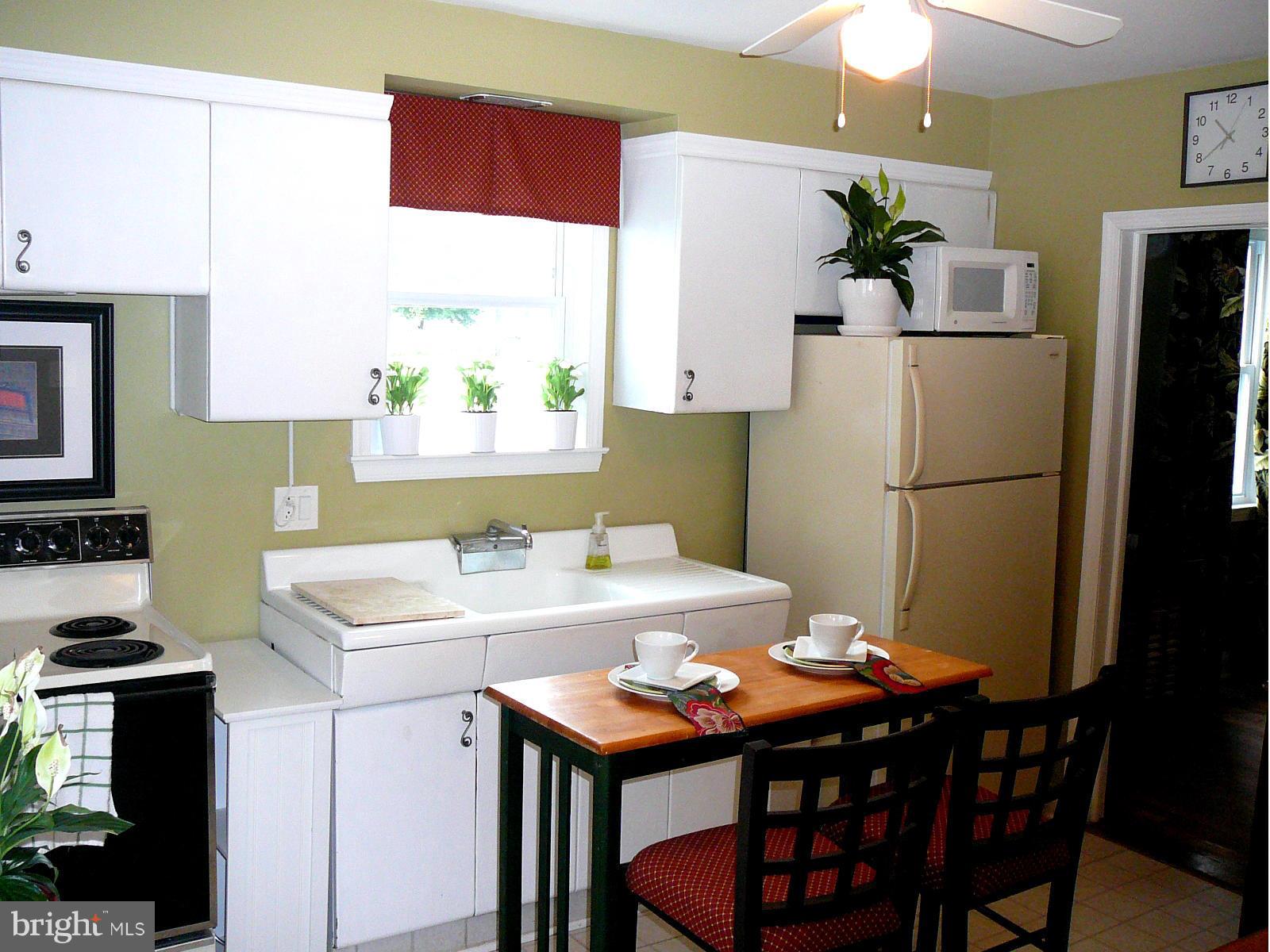 3708 East Joppa Road Baltimore, MD 21236 - Photo 3 of 30 Kitchen