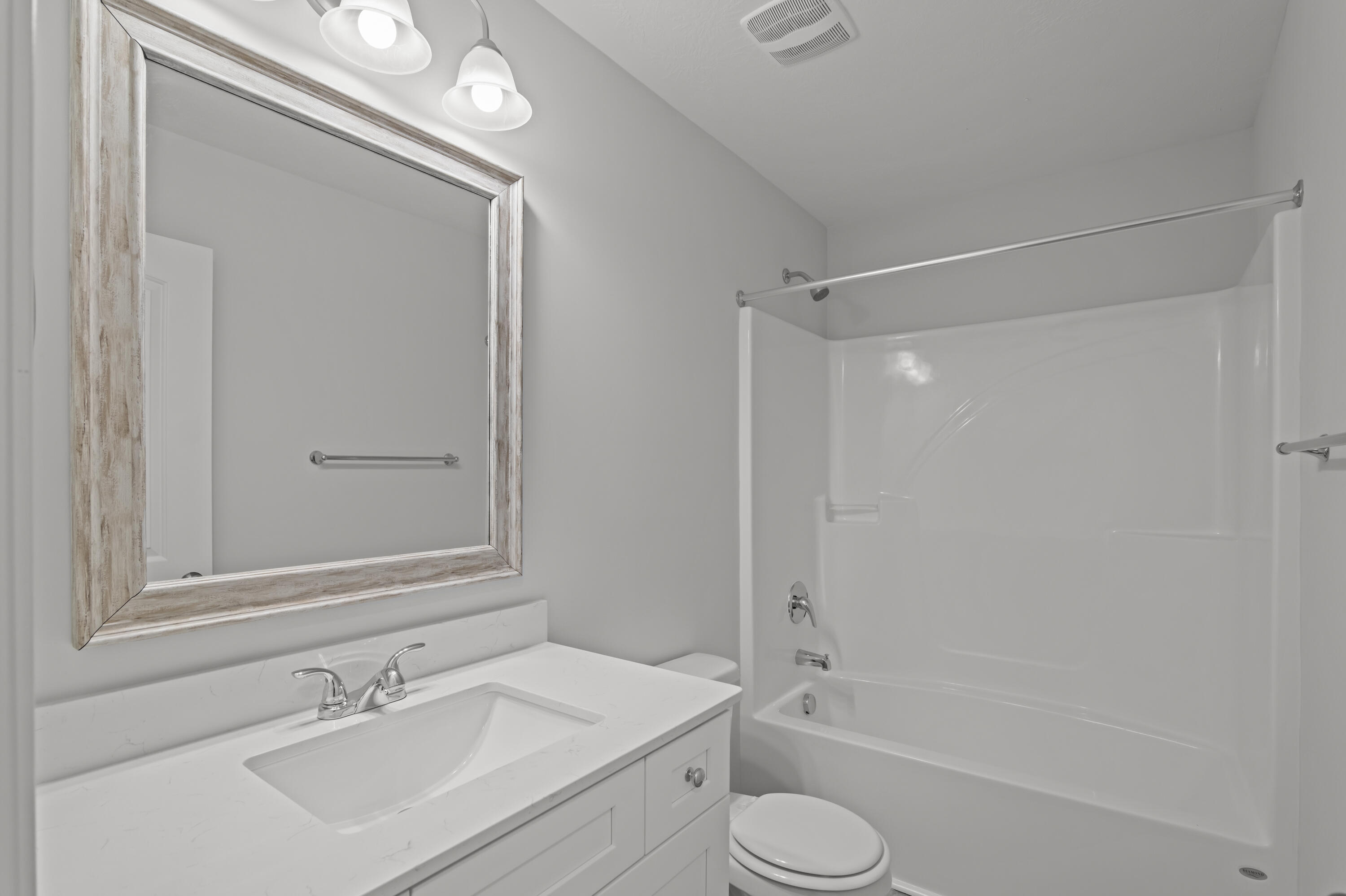 8163 Snelling Drive Aiken, SC 29803 - Photo 31 of 50 Guest bath upstairs with quartz countertops.