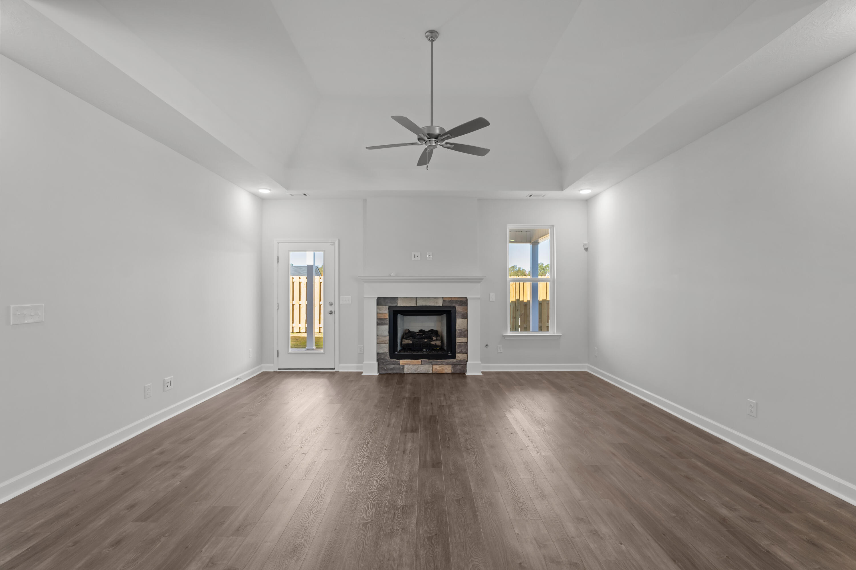 8163 Snelling Drive Aiken, SC 29803 - Photo 7 of 50 Great room with vaulted ceiling.