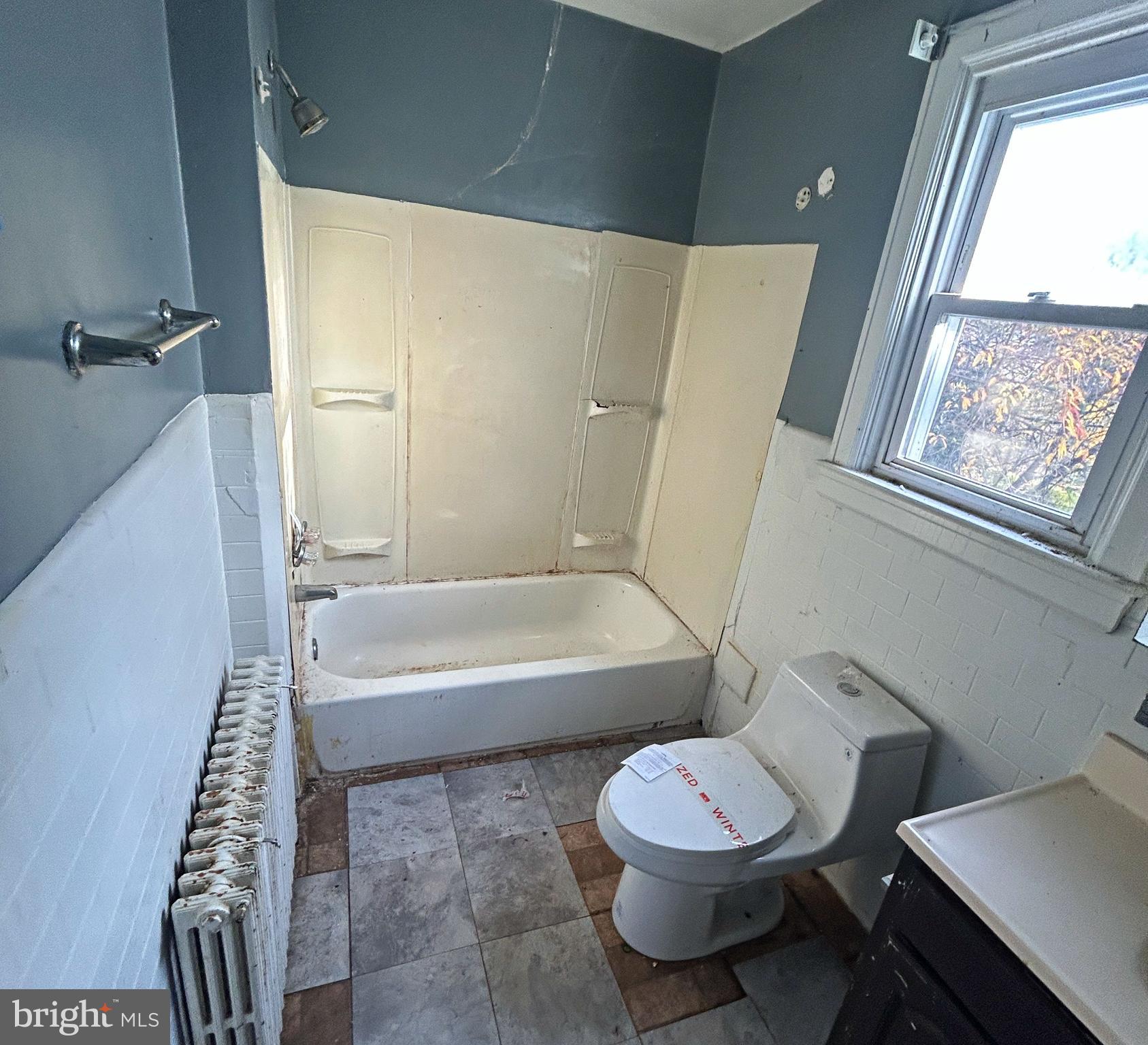 6101 Tramore Road Baltimore, MD 21214 - Photo 10 of 16 Bathroom