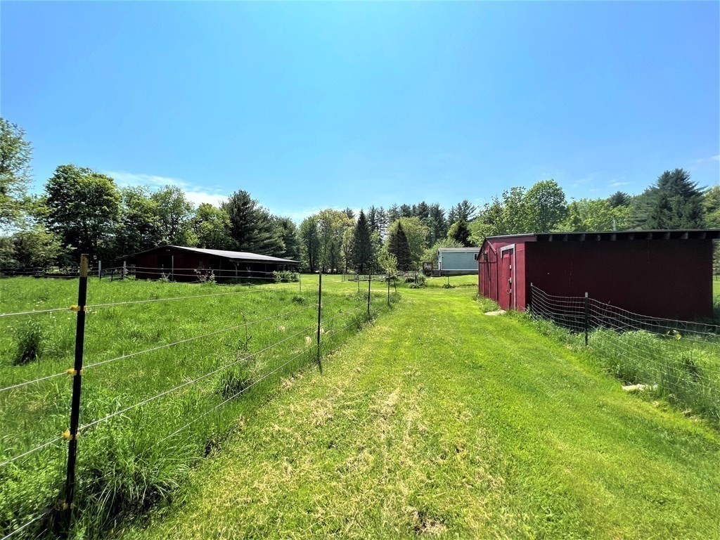 697 Fremont Road Chester, NH 03036 - Photo 3 of 36
