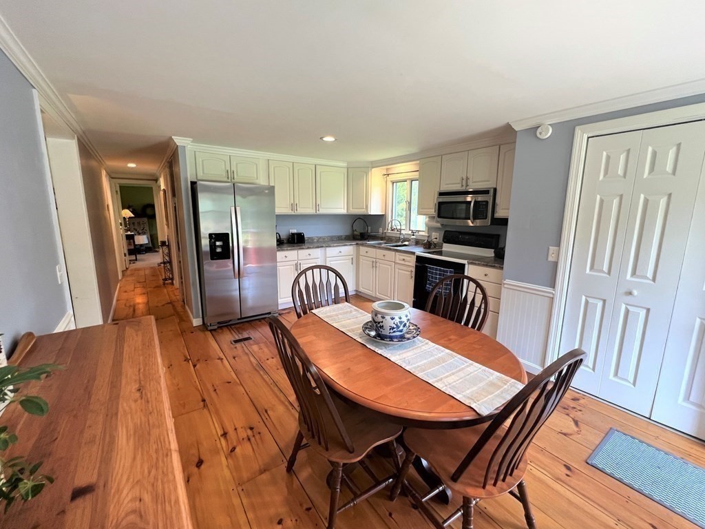 697 Fremont Road Chester, NH 03036 - Photo 5 of 36