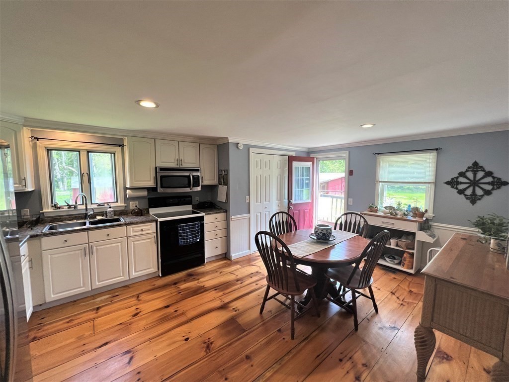 697 Fremont Road Chester, NH 03036 - Photo 7 of 36