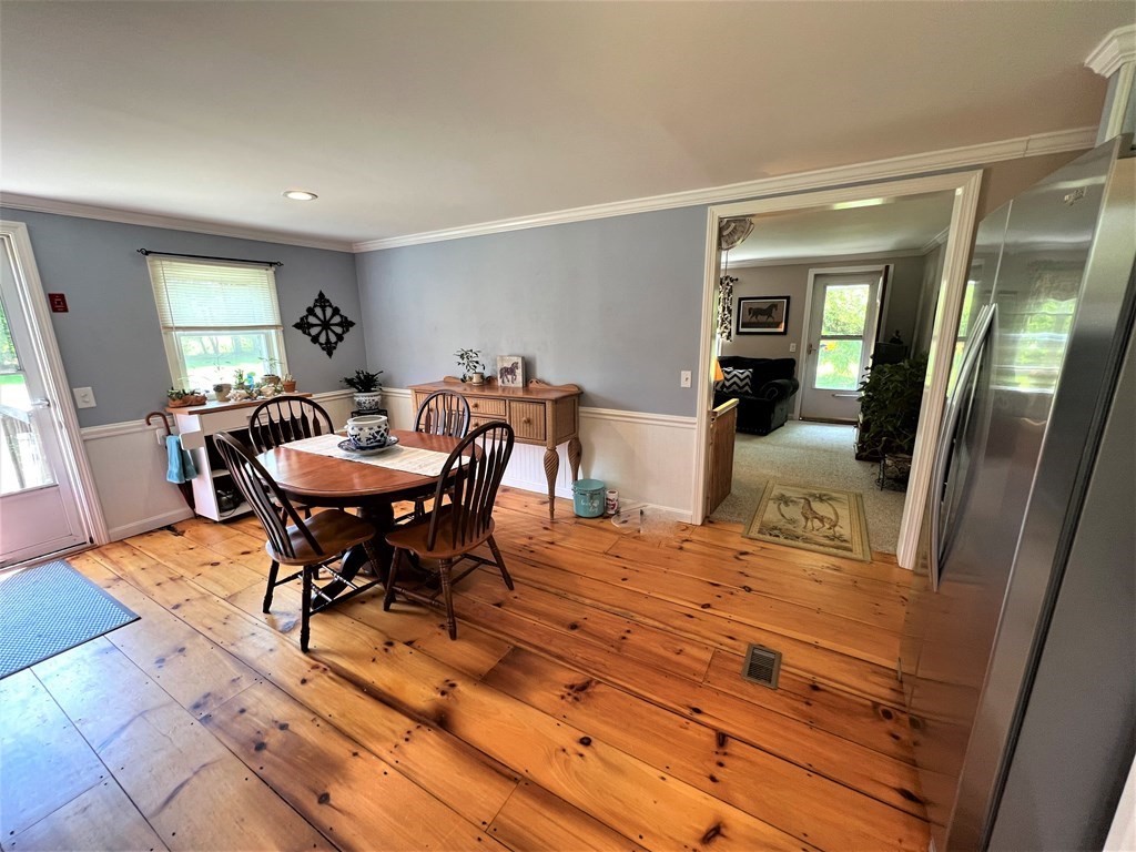 697 Fremont Road Chester, NH 03036 - Photo 8 of 36