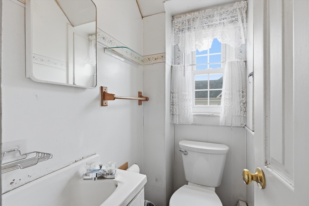 53 Kendall Street Lawrence, MA 01841 - Photo 20 of 36