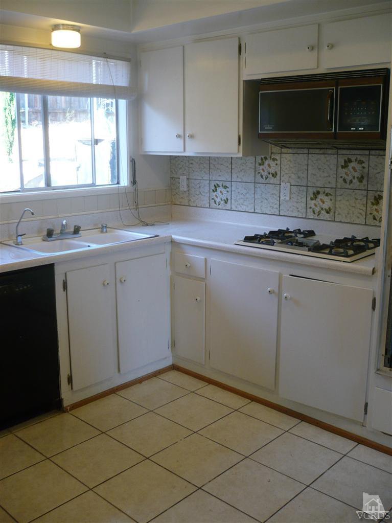 643 Marsh Rondo Camarillo, CA 93010 - Photo 11 of 30 Additional Photo