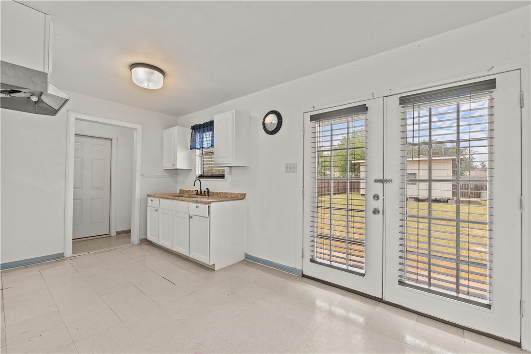 1208 West 2nd Street Alice, TX 78332 - Photo 3 of 13