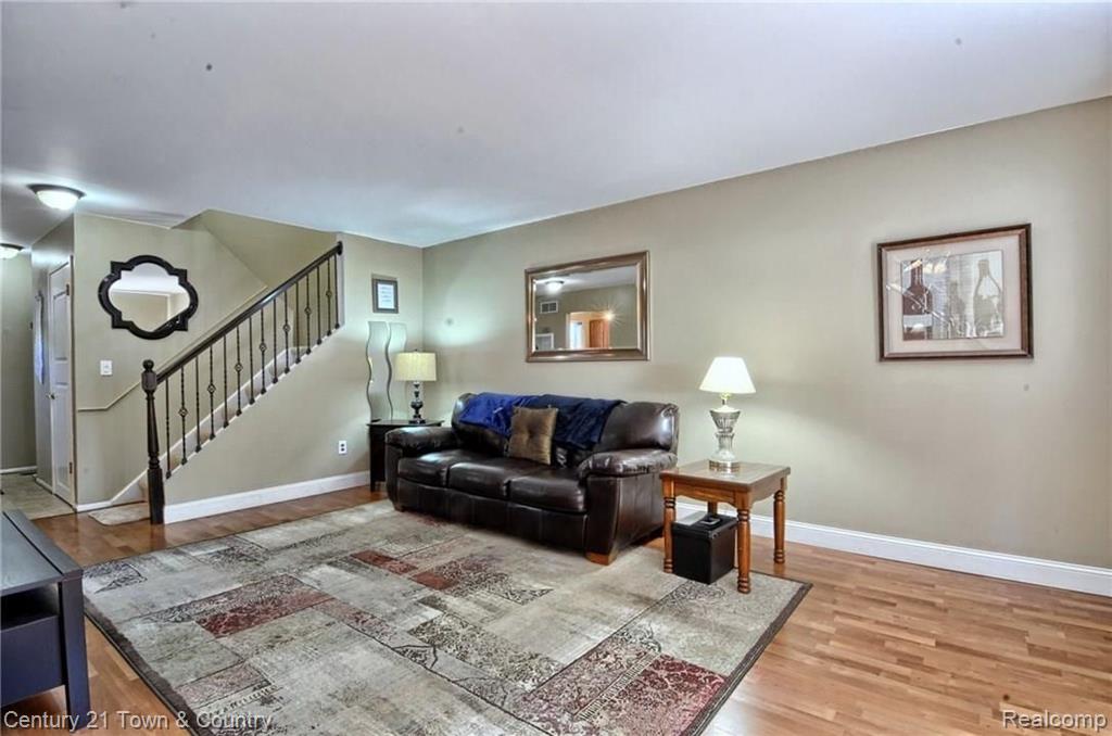 111 Manor Way Rochester, MI 48309 - Photo 5 of 32