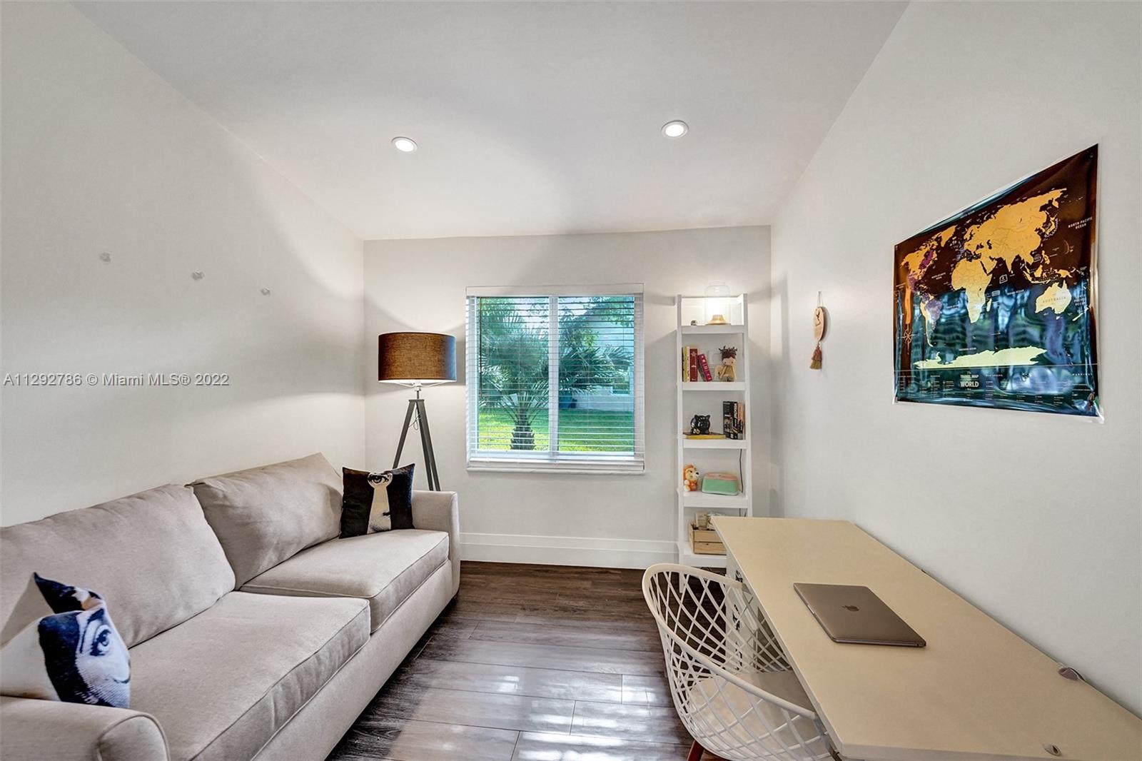 10150 Camelback Lane Boca Raton, FL 33498 - Photo 33 of 67 a living room with furniture and a large window