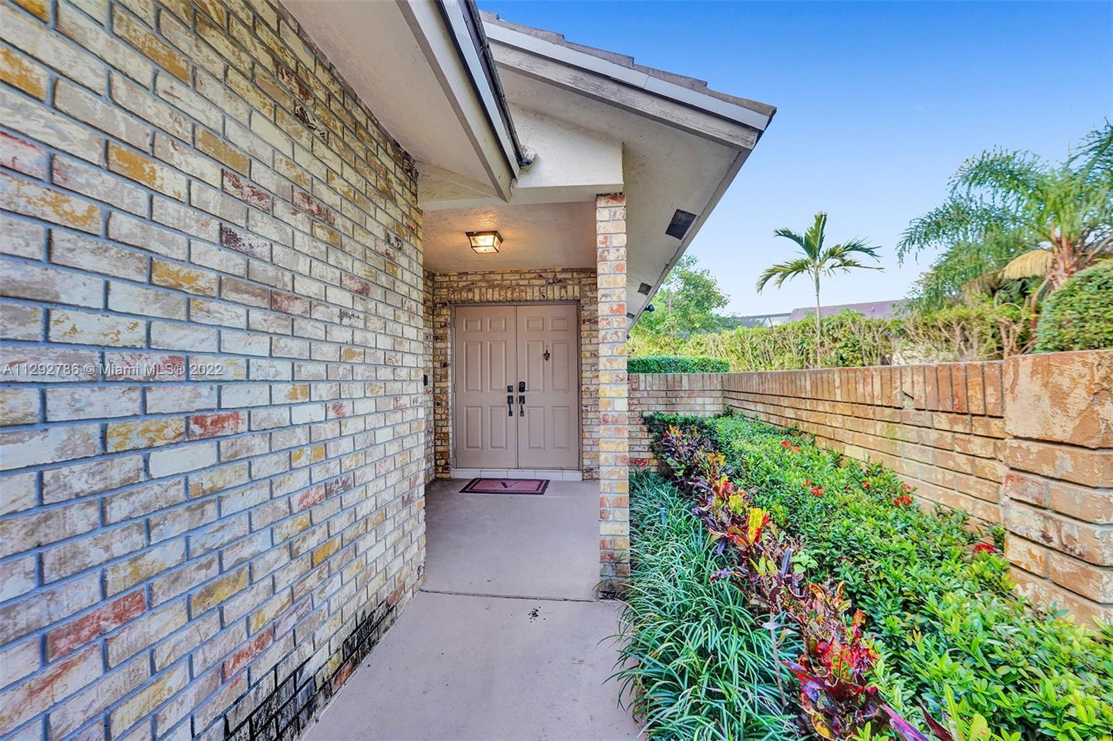 10150 Camelback Lane Boca Raton, FL 33498 - Photo 8 of 67