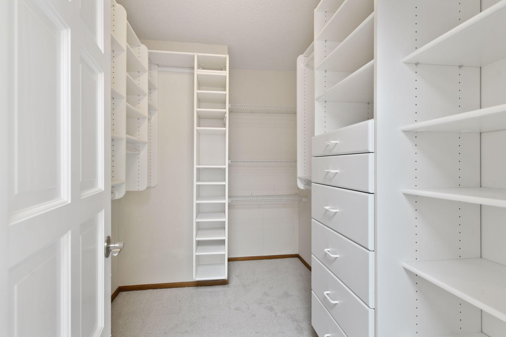 5501 Dewey Hill Road, Unit 332 Edina, MN 55439 - Photo 14 of 28 Gallery Image 14