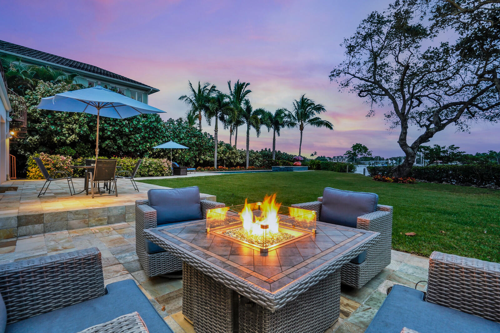 5438 Pennock Point Road Jupiter, FL 33458 - Photo 6 of 70 Twighlight - Fireplace