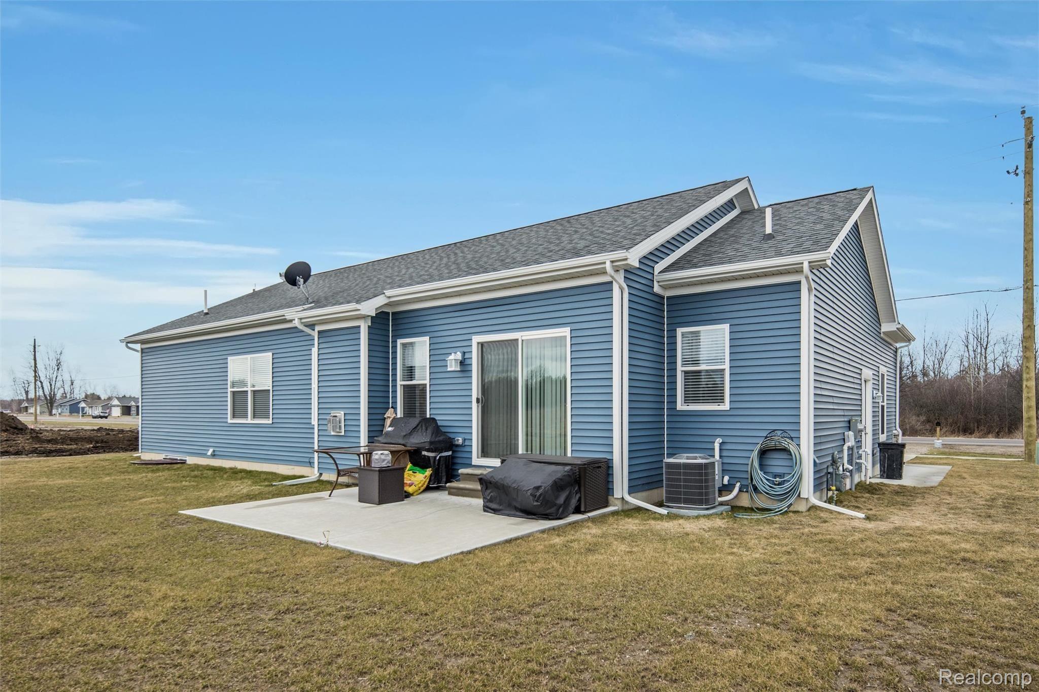 740 Range Road Marysville, MI 48040 - Photo 5 of 32 33-740 Range Rd Marysville0007.jpg