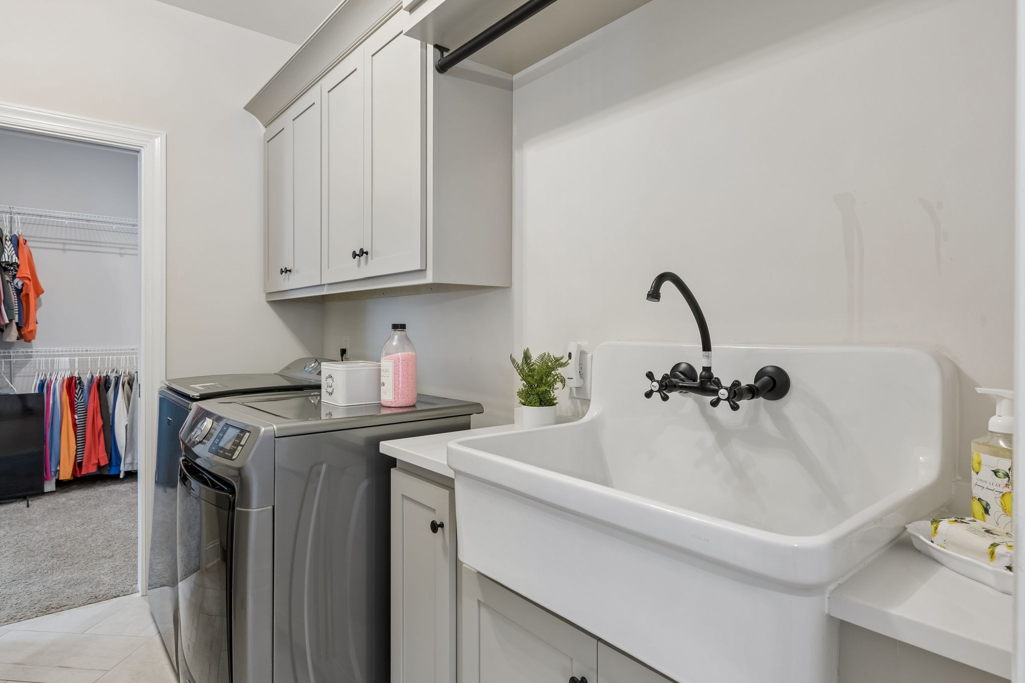 8708 Newtown Road Rockvale, TN 37153 - Photo 27 of 50 a kitchen with stainless steel appliances granite countertop a sink a stove and a refrigerator