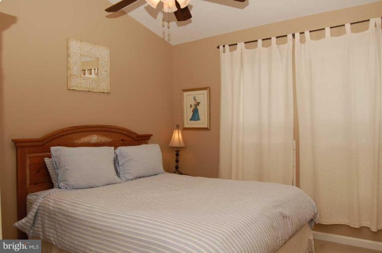902 Rolfe Place Alexandria, VA 22314 - Photo 2 of 15 Luxurious bedrooms with cathedral ceilings!