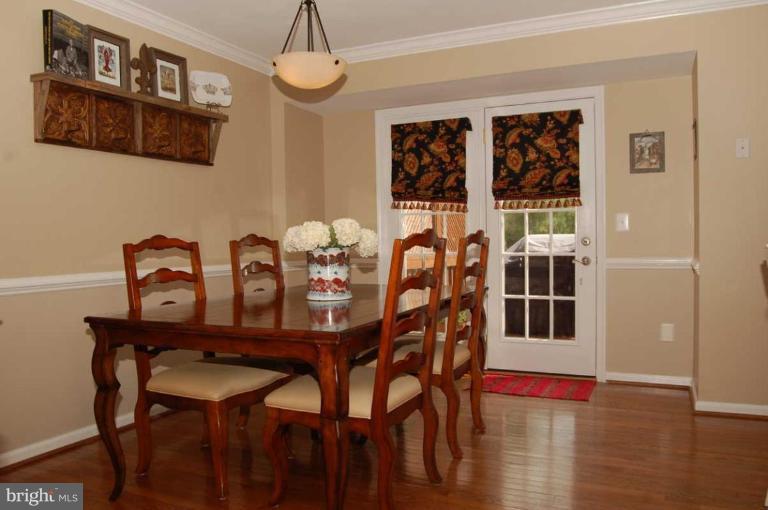 902 Rolfe Place Alexandria, VA 22314 - Photo 3 of 15 Dining Area perfect for sm gatherings or lg party!