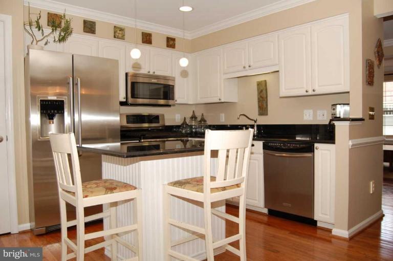 902 Rolfe Place Alexandria, VA 22314 - Photo 4 of 15 Fully Updated Kitchen with island & SSL appliances