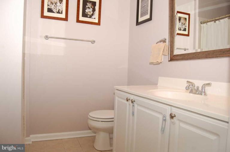 902 Rolfe Place Alexandria, VA 22314 - Photo 6 of 15 Master Bath is en suite!