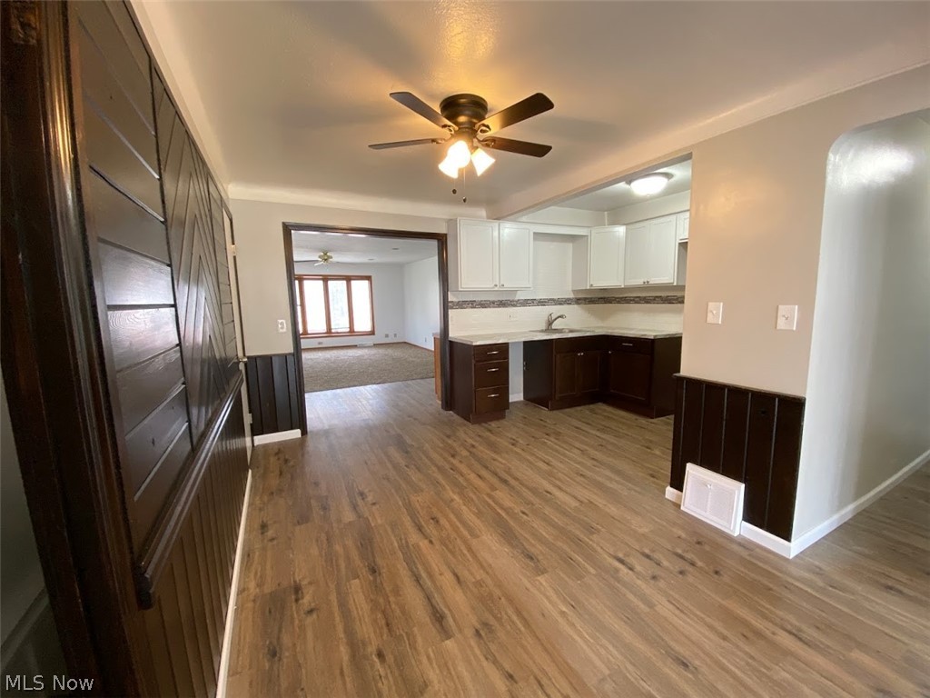 1027 Learidge Road Cleveland, OH 44124 - Photo 5 of 19 Open Concept First Floor Living