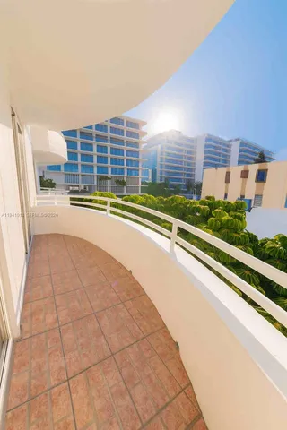 $2,250 | 9156 Collins Avenue, Unit 302, Surfside, FL 33154