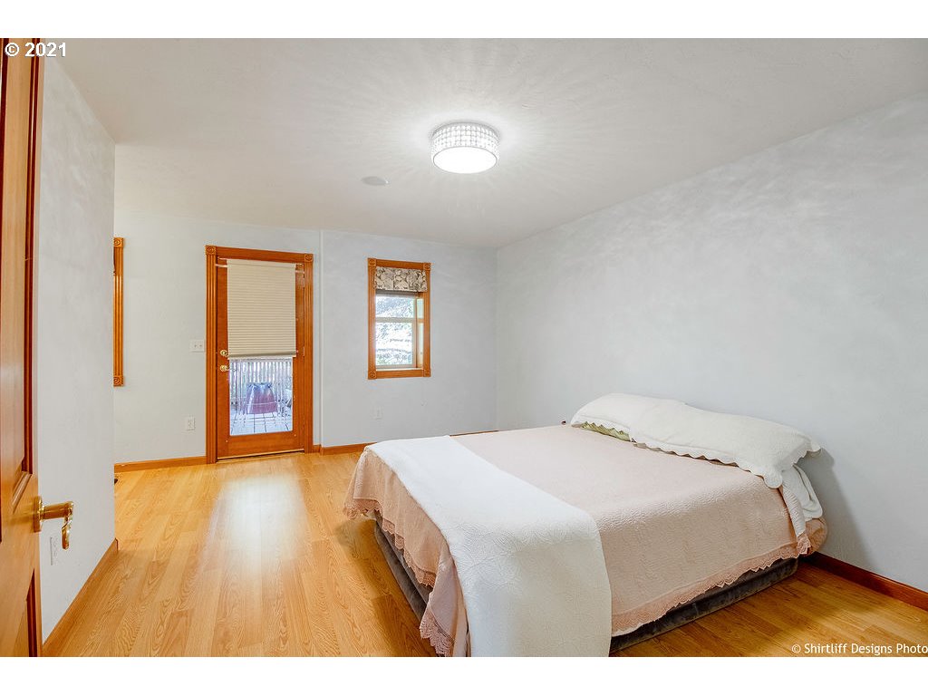 813 South 73rd Street Springfield, OR 97478 - Photo 12 of 32